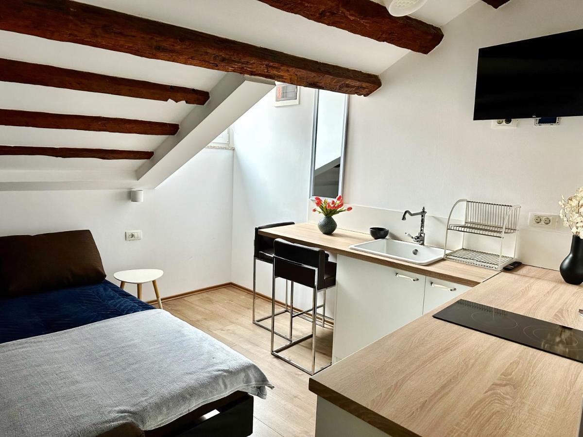 Romeo Apartments Rovigno Esterno foto